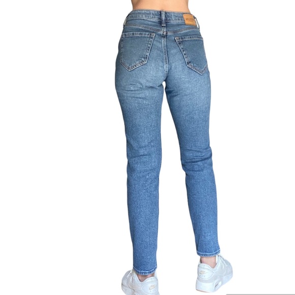 Hollister Curvy High Rise Mom Jean W25 L27 - Picture 3 of 4